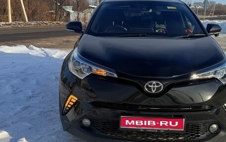 Toyota C-HR I рестайлинг, 2017 год, 1 450 000 рублей, 1 фотография