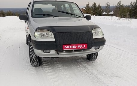 Chevrolet Niva I рестайлинг, 2003 год, 250 000 рублей, 1 фотография