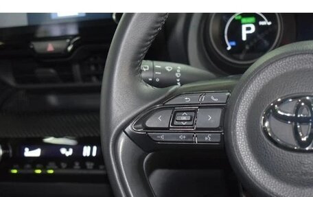 Toyota Yaris Cross, 2022 год, 1 639 000 рублей, 24 фотография