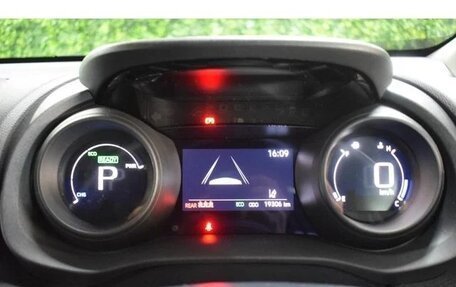 Toyota Yaris Cross, 2022 год, 1 639 000 рублей, 27 фотография