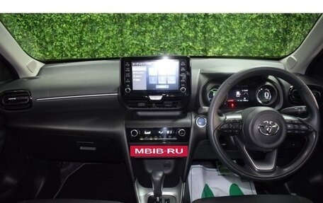 Toyota Yaris Cross, 2022 год, 1 639 000 рублей, 21 фотография