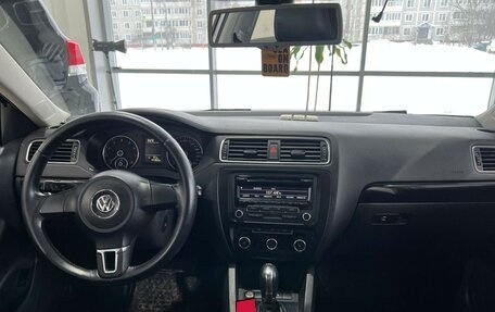 Volkswagen Jetta VI, 2011 год, 920 000 рублей, 9 фотография