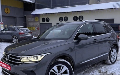 Volkswagen Tiguan II, 2021 год, 3 790 000 рублей, 2 фотография