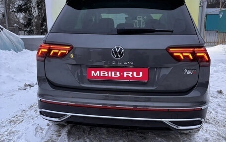 Volkswagen Tiguan II, 2021 год, 3 790 000 рублей, 3 фотография