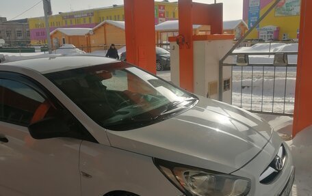 Hyundai Solaris II рестайлинг, 2012 год, 550 000 рублей, 2 фотография