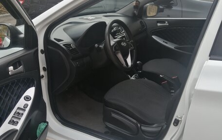 Hyundai Solaris II рестайлинг, 2012 год, 550 000 рублей, 8 фотография