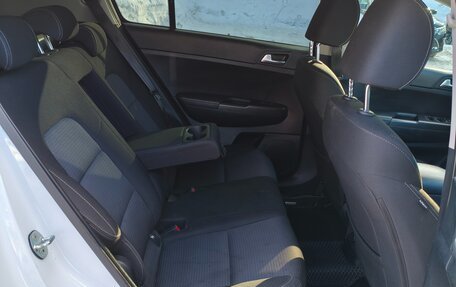 KIA Sportage IV рестайлинг, 2020 год, 2 590 000 рублей, 10 фотография