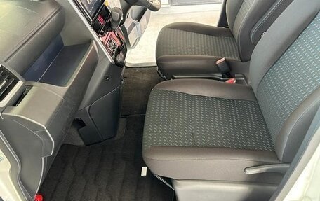 Toyota Roomy I, 2022 год, 983 000 рублей, 23 фотография