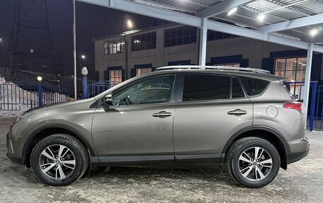 Toyota RAV4, 2017 год, 2 349 000 рублей, 2 фотография