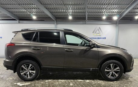 Toyota RAV4, 2017 год, 2 349 000 рублей, 6 фотография