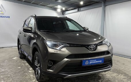 Toyota RAV4, 2017 год, 2 349 000 рублей, 7 фотография