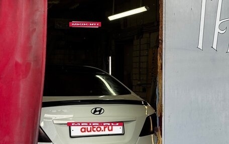 Hyundai Solaris II рестайлинг, 2015 год, 975 000 рублей, 2 фотография