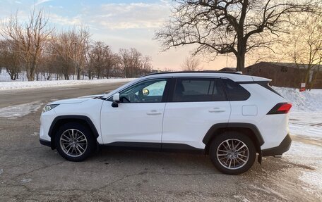 Toyota RAV4, 2021 год, 3 650 000 рублей, 4 фотография