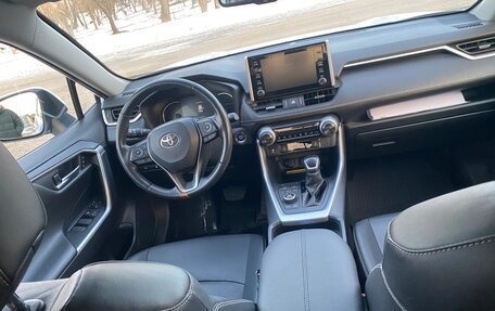 Toyota RAV4, 2021 год, 3 650 000 рублей, 10 фотография