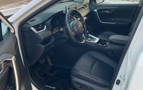 Toyota RAV4, 2021 год, 3 650 000 рублей, 6 фотография