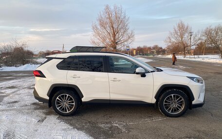 Toyota RAV4, 2021 год, 3 650 000 рублей, 3 фотография