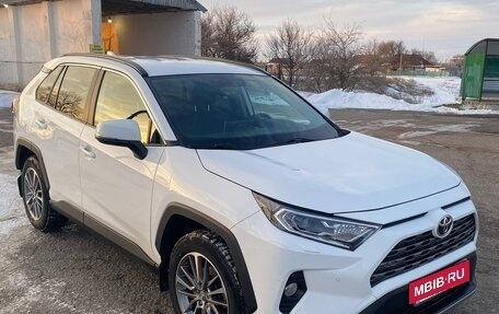 Toyota RAV4, 2021 год, 3 650 000 рублей, 2 фотография