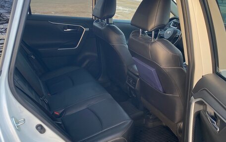 Toyota RAV4, 2021 год, 3 650 000 рублей, 8 фотография