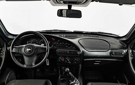 Chevrolet Niva I рестайлинг, 2017 год, 800 000 рублей, 15 фотография