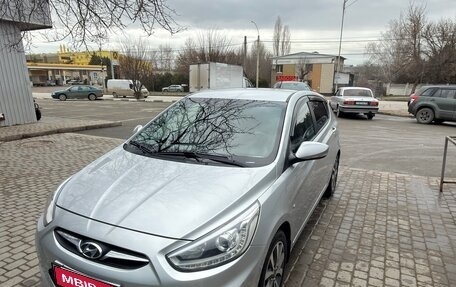Hyundai Solaris II рестайлинг, 2013 год, 1 200 000 рублей, 1 фотография