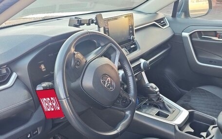 Toyota RAV4, 2022 год, 3 350 000 рублей, 10 фотография