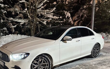 Mercedes-Benz E-Класс, 2020 год, 3 950 000 рублей, 2 фотография