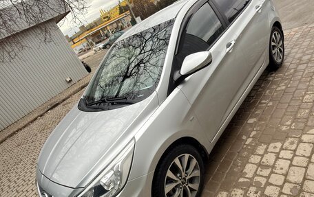 Hyundai Solaris II рестайлинг, 2013 год, 1 200 000 рублей, 6 фотография
