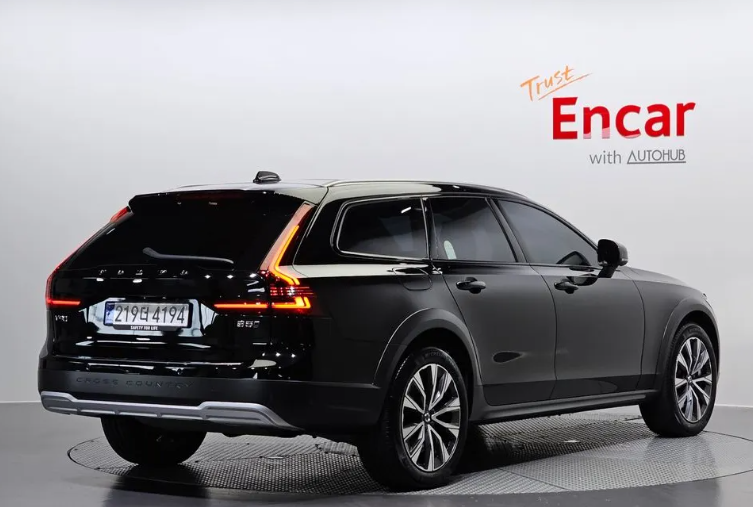 Volvo V90 Cross Country I рестайлинг, 2023 год, 6 090 000 рублей, 2 фотография