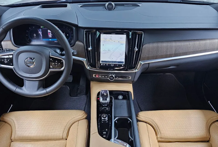 Volvo V90 Cross Country I рестайлинг, 2023 год, 6 090 000 рублей, 4 фотография