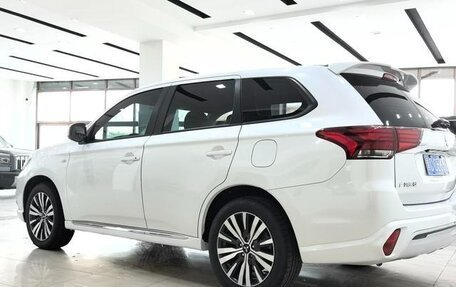 Mitsubishi Outlander III рестайлинг 3, 2022 год, 1 630 002 рублей, 3 фотография