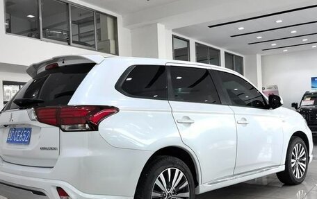 Mitsubishi Outlander III рестайлинг 3, 2022 год, 1 630 002 рублей, 5 фотография