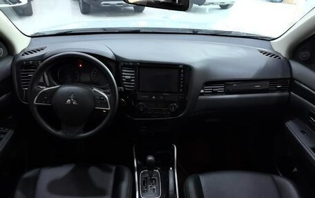 Mitsubishi Outlander III рестайлинг 3, 2022 год, 1 630 002 рублей, 9 фотография