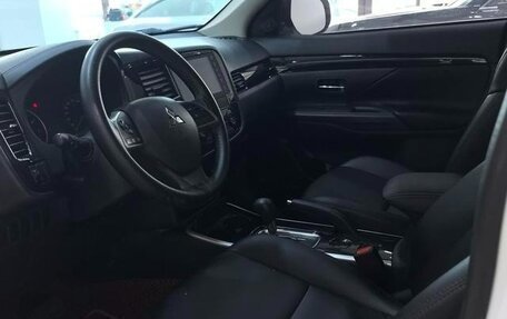 Mitsubishi Outlander III рестайлинг 3, 2022 год, 1 630 002 рублей, 10 фотография