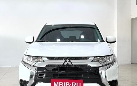 Mitsubishi Outlander III рестайлинг 3, 2022 год, 1 630 002 рублей, 8 фотография