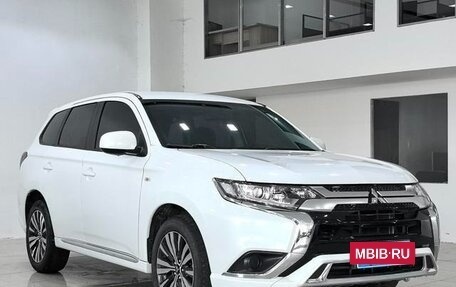 Mitsubishi Outlander III рестайлинг 3, 2022 год, 1 630 002 рублей, 6 фотография