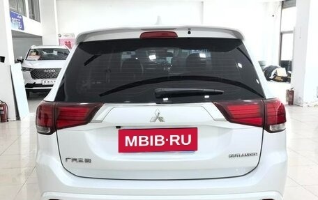 Mitsubishi Outlander III рестайлинг 3, 2022 год, 1 630 002 рублей, 4 фотография