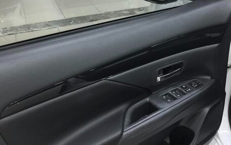 Mitsubishi Outlander III рестайлинг 3, 2022 год, 1 630 002 рублей, 17 фотография