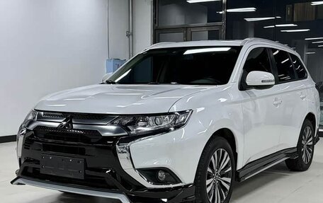 Mitsubishi Outlander III рестайлинг 3, 2021 год, 2 050 002 рублей, 1 фотография