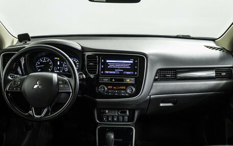 Mitsubishi Outlander III рестайлинг 3, 2019 год, 2 648 000 рублей, 9 фотография