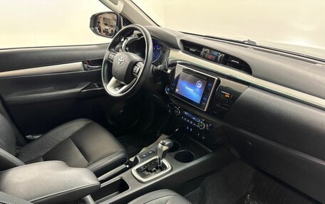 Toyota Hilux VIII, 2018 год, 3 200 000 рублей, 12 фотография