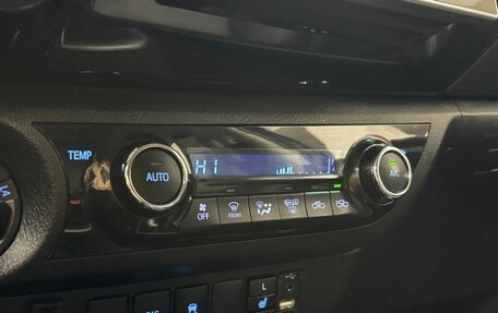 Toyota Hilux VIII, 2018 год, 3 200 000 рублей, 15 фотография