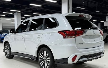 Mitsubishi Outlander III рестайлинг 3, 2021 год, 2 050 002 рублей, 5 фотография
