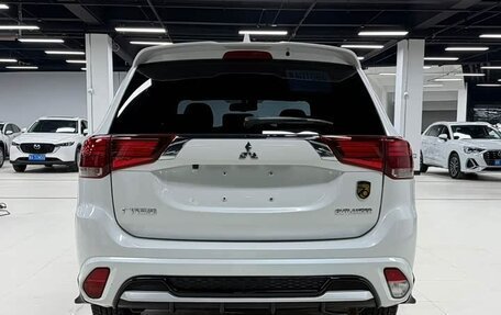 Mitsubishi Outlander III рестайлинг 3, 2021 год, 2 050 002 рублей, 4 фотография