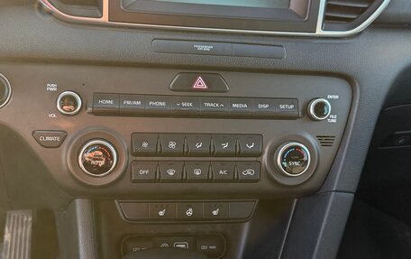 KIA Sportage IV рестайлинг, 2018 год, 2 500 000 рублей, 24 фотография