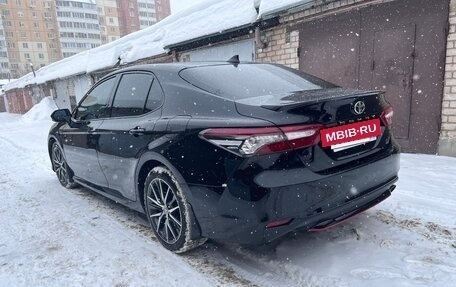 Toyota Camry, 2022 год, 3 450 000 рублей, 4 фотография