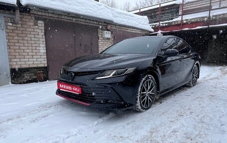 Toyota Camry, 2022 год, 3 450 000 рублей, 2 фотография