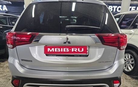 Mitsubishi Outlander III рестайлинг 3, 2020 год, 2 650 000 рублей, 7 фотография
