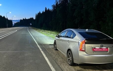 Toyota Prius, 2014 год, 1 300 000 рублей, 5 фотография