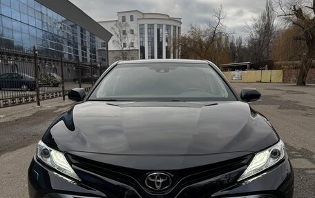 Toyota Camry, 2019 год, 3 000 000 рублей, 1 фотография