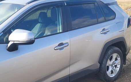 Toyota RAV4, 2019 год, 2 700 000 рублей, 10 фотография